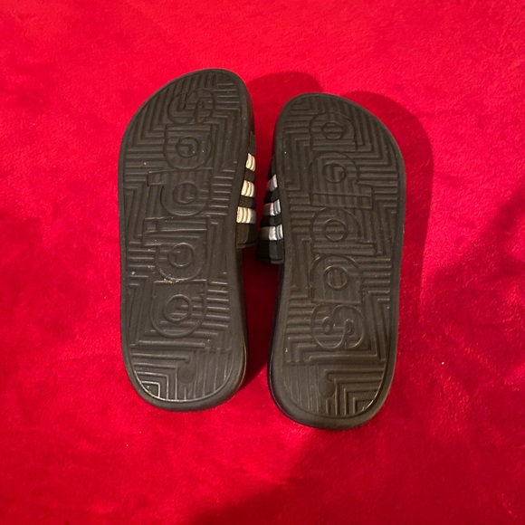 Adidas Slides Sandals Flip Flops Black and Silver Adjustable Strap womens Size 7 - Picture 2 of 3